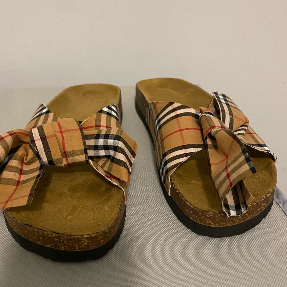 Womens Plaid bow sandals, brand new without tags size 6